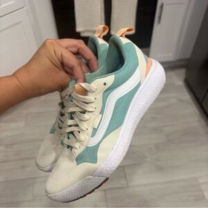 Vans Ultra Range Woman’s Shoes